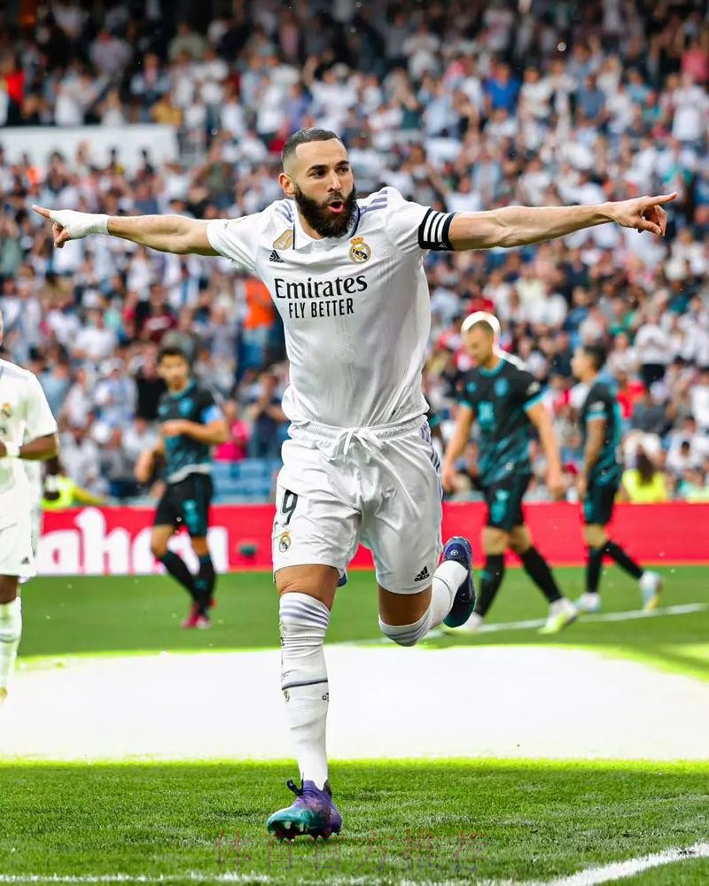 官方:皇马前锋本泽马当选欧冠本周最佳球员 官方:皇马前锋本泽马当选欧冠本周最佳球员