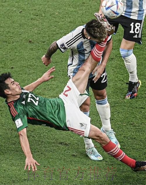 门迪手球裁判和VAR却都说没事 最后这动作救命